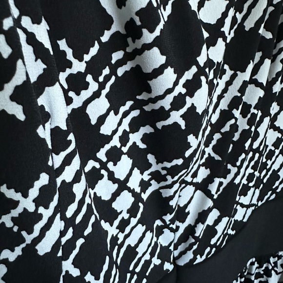 Laura Plus black and white dress - Picture 4 of 9